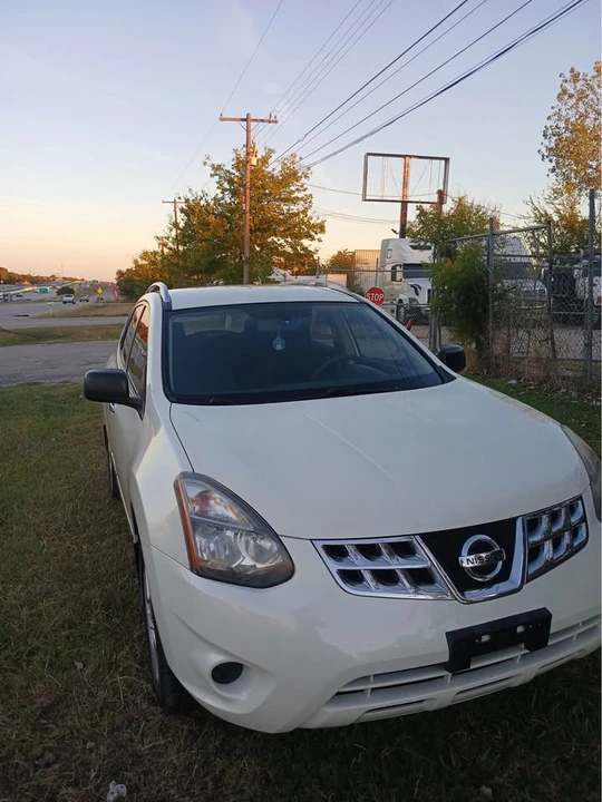 2015 Nissan Rogue - Image 2 of 10