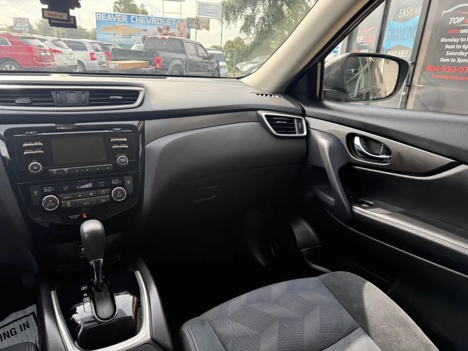 2015 Nissan Rogue - Image 11 of 12