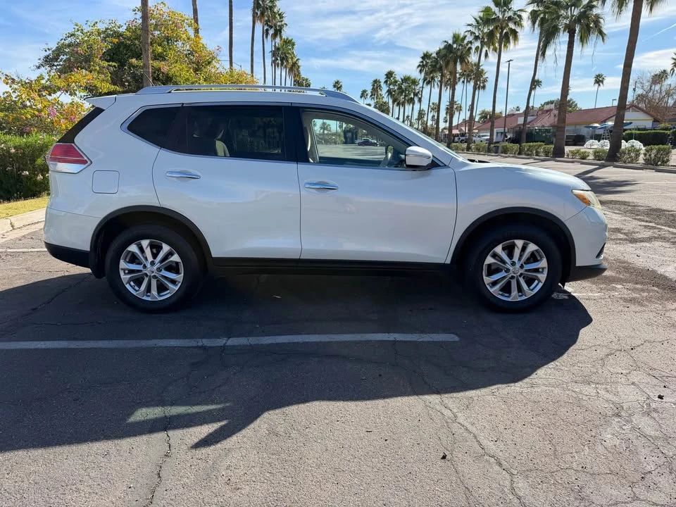 2015 Nissan Rogue - Image 4 of 12
