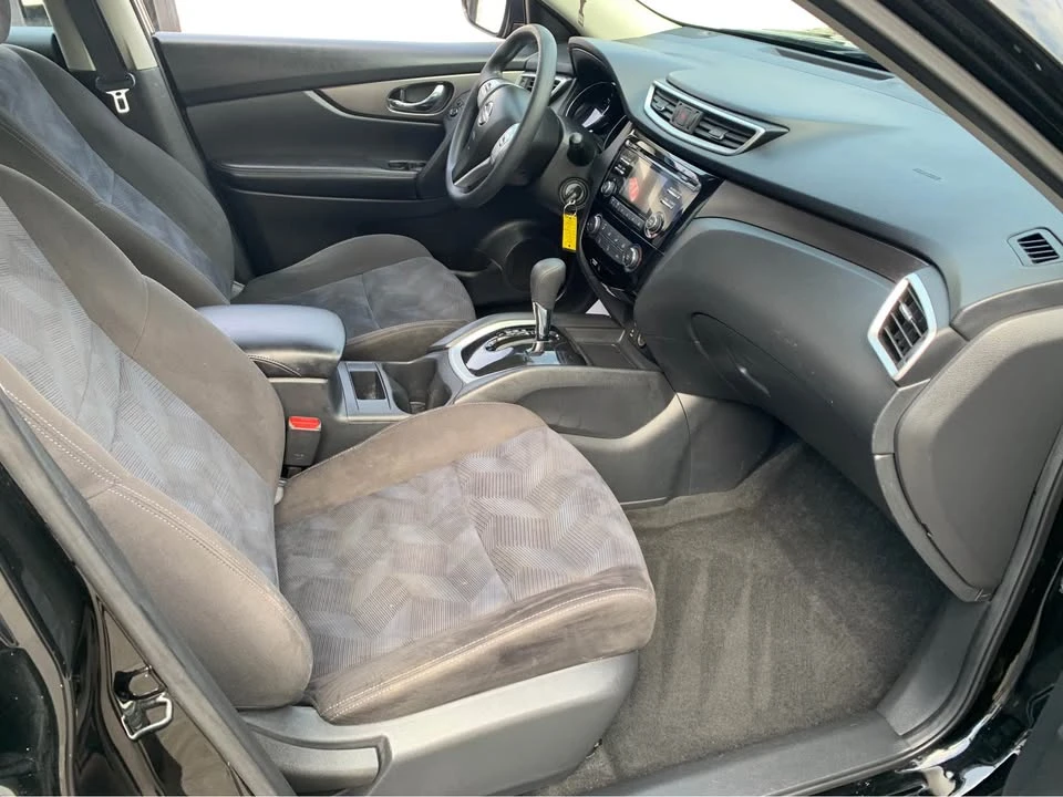 2015 Nissan Rogue - Image 11 of 17