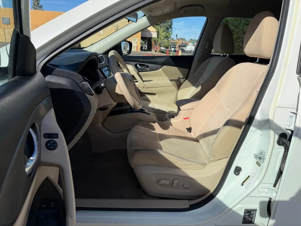 2015 Nissan Rogue - Image 11 of 12