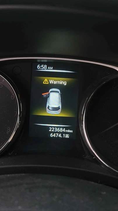 2015 Nissan Rogue - Image 8 of 16