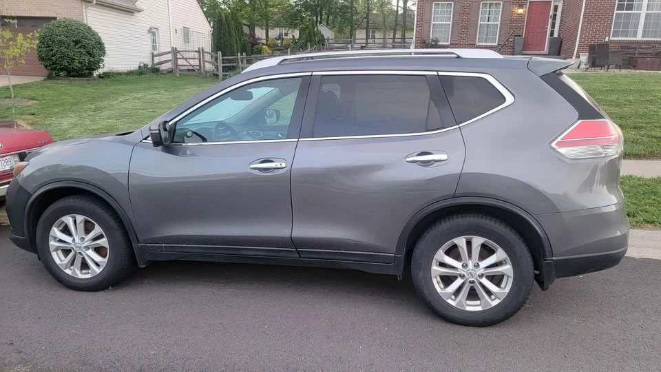 2015 Nissan Rogue - Image 10 of 16