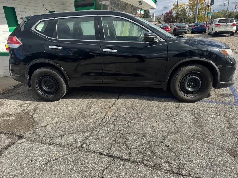 2015 Nissan Rogue - Image 8 of 11