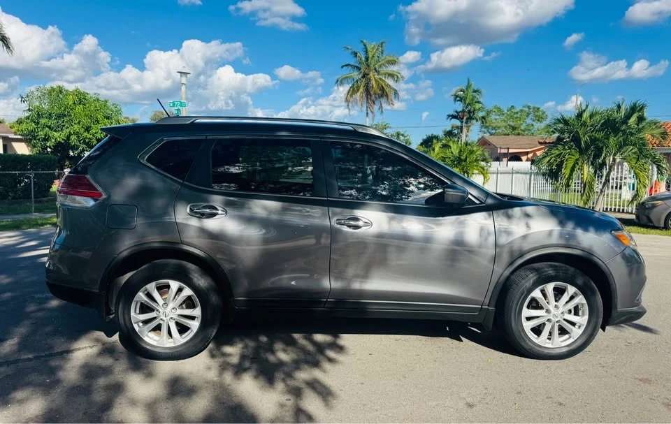 2015 Nissan Rogue - Image 8 of 13