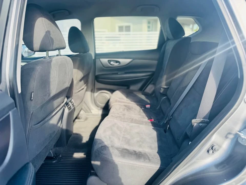 2015 Nissan Rogue - Image 11 of 13