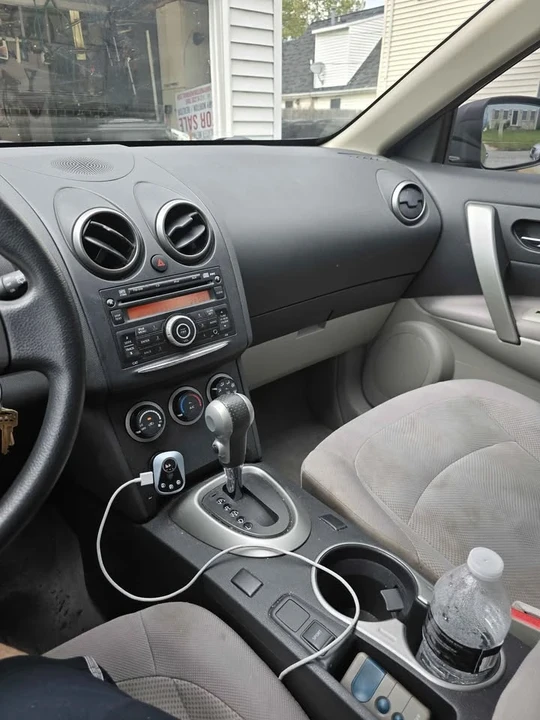 2015 Nissan Rogue - Image 2 of 10