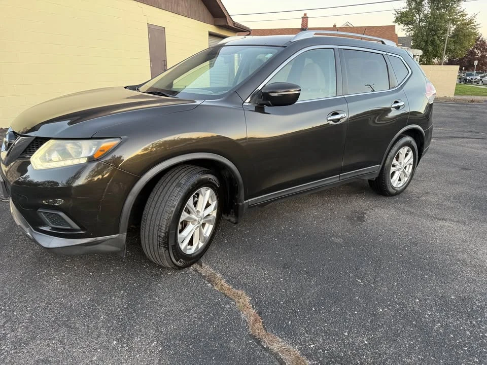 2015 Nissan Rogue - Image 6 of 9
