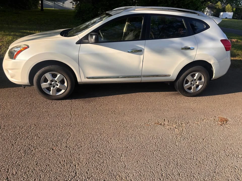 2015 Nissan Rogue - Image 2 of 4