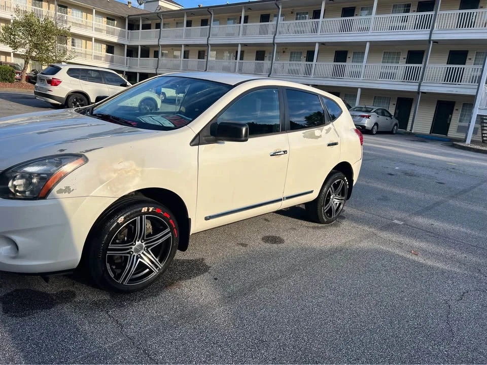 2015 Nissan Rogue - Image 2 of 17