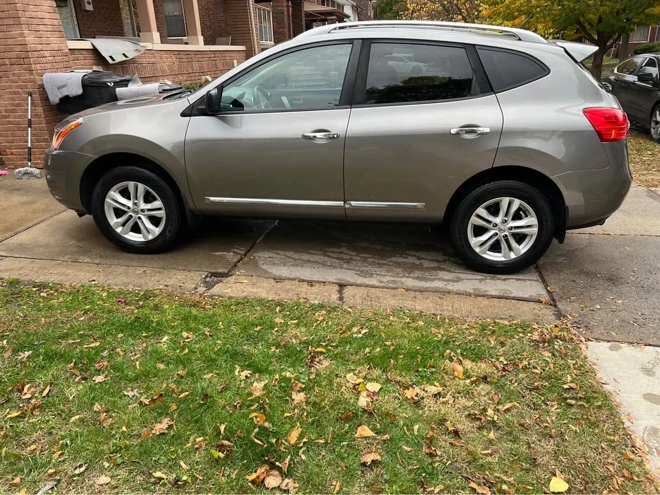 2015 Nissan Rogue - Image 9 of 11