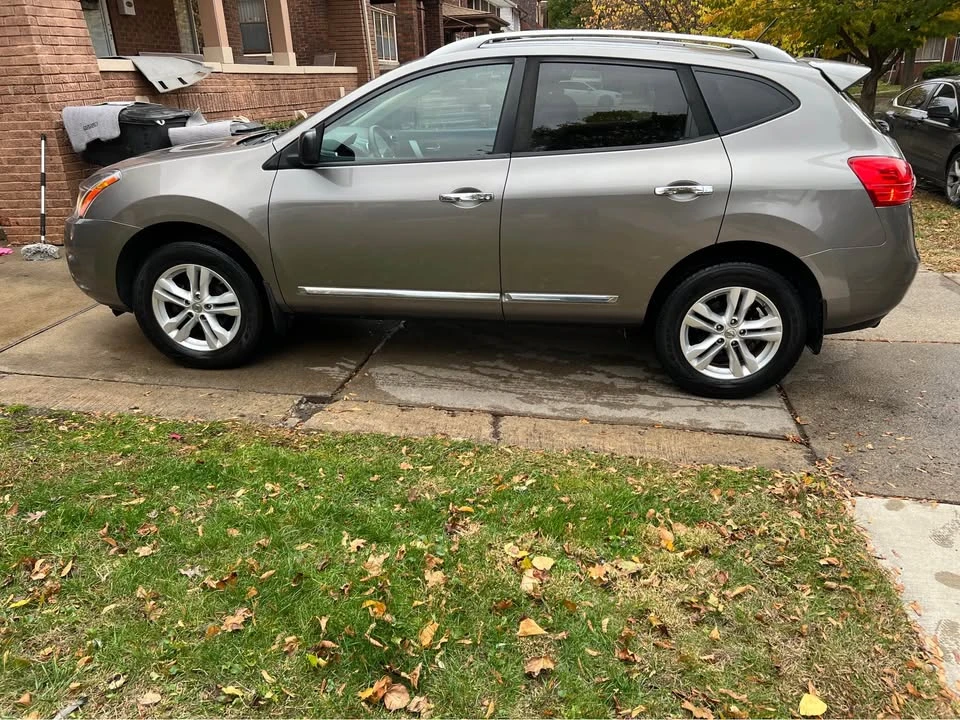 2015 Nissan Rogue - Image 4 of 11