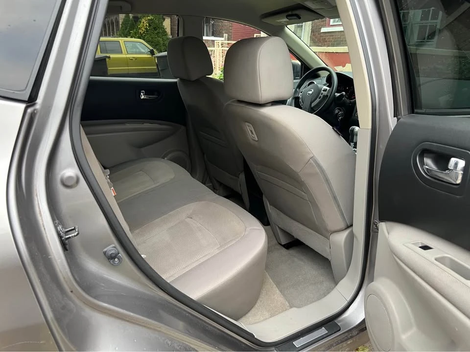 2015 Nissan Rogue - Image 8 of 11