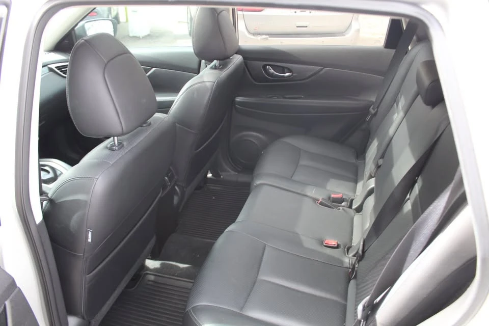 2015 Nissan Rogue - Image 8 of 9