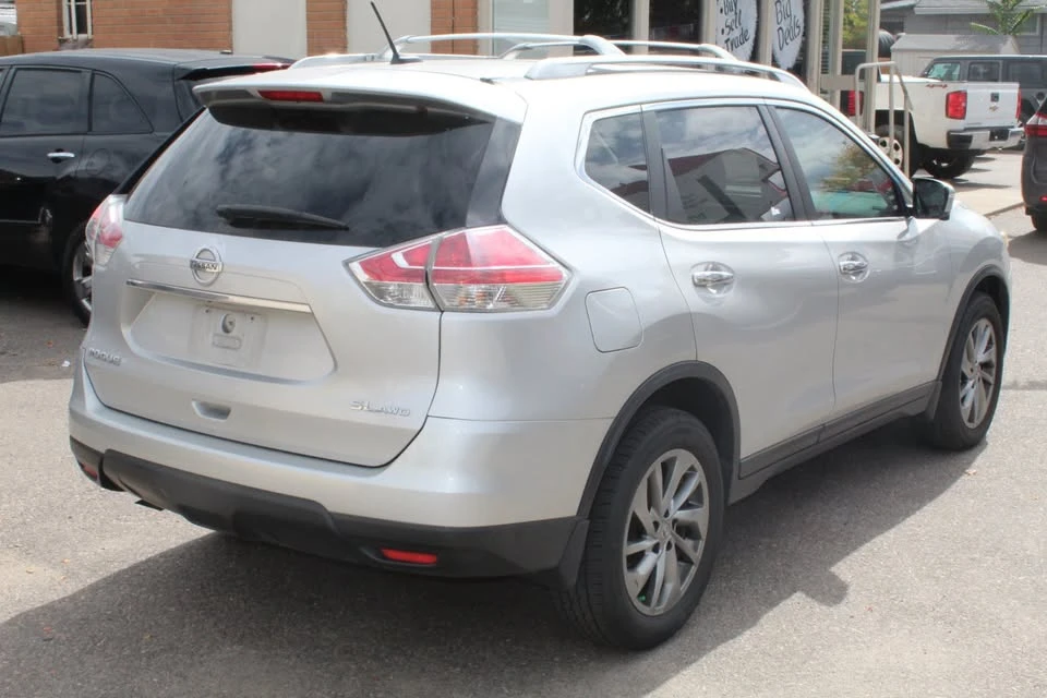 2015 Nissan Rogue - Image 4 of 9