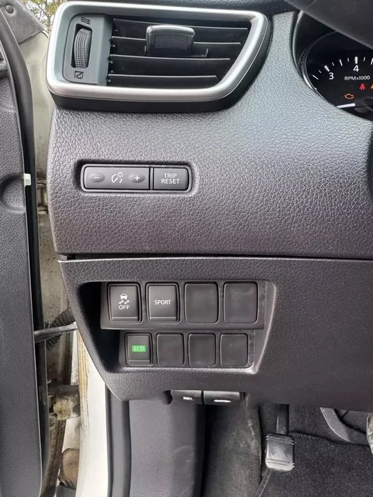 2015 Nissan Rogue - Image 13 of 15