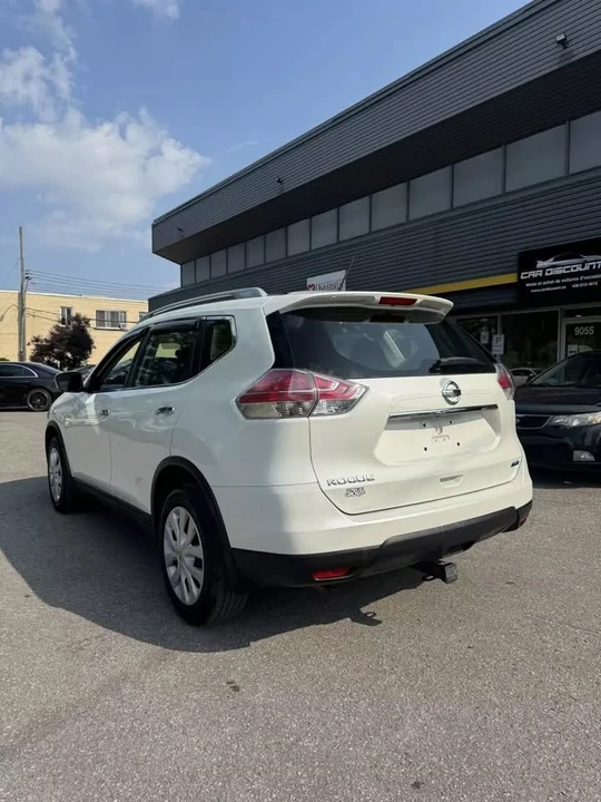 2015 Nissan Rogue - Image 2 of 15