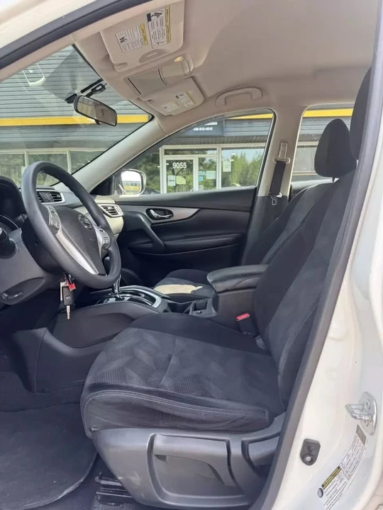 2015 Nissan Rogue - Image 10 of 15