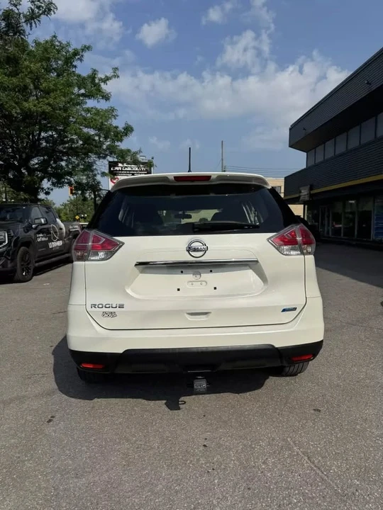 2015 Nissan Rogue - Image 9 of 15