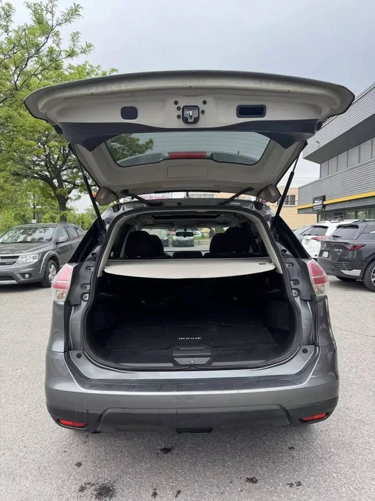 2015 Nissan Rogue - Image 10 of 16