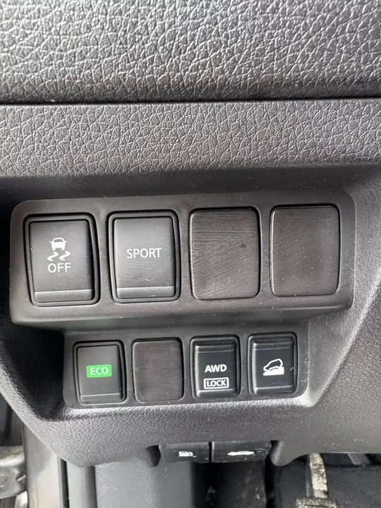 2015 Nissan Rogue - Image 12 of 16