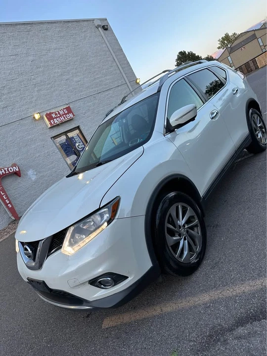 2015 Nissan Rogue - Image 2 of 11