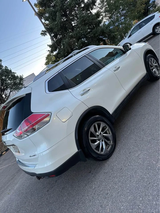 2015 Nissan Rogue - Image 4 of 11