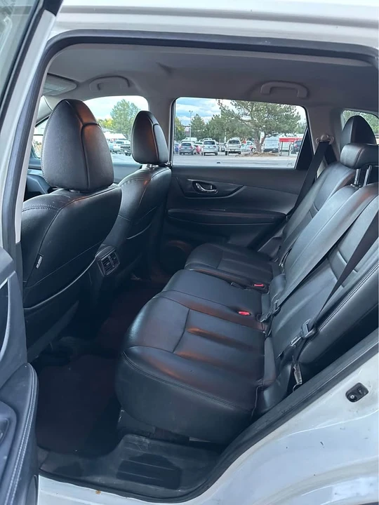 2015 Nissan Rogue - Image 8 of 11