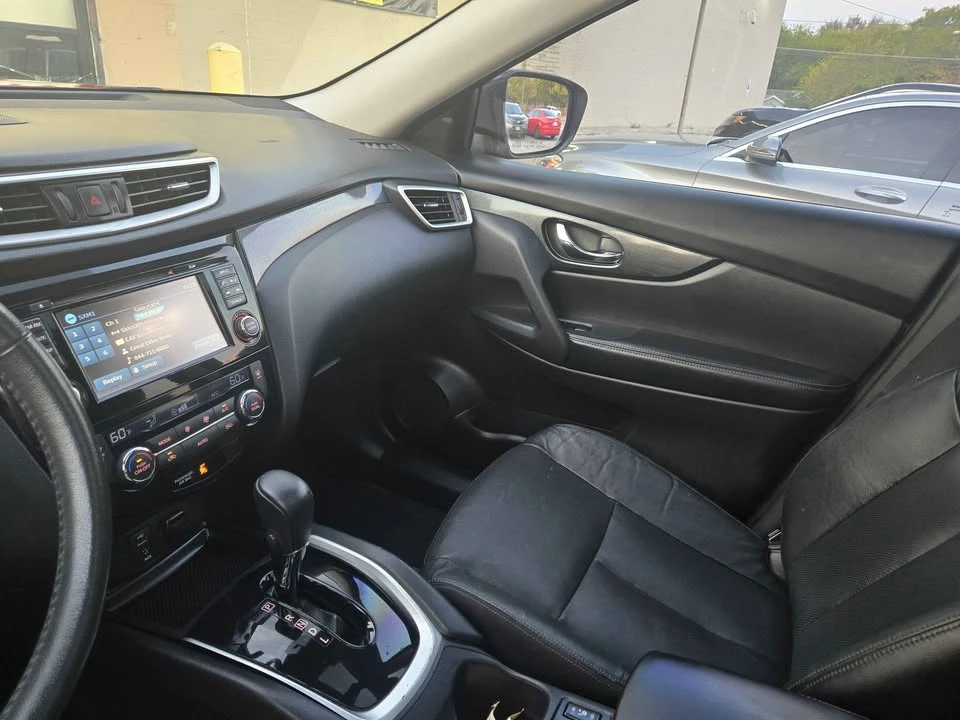 2015 Nissan Rogue - Image 11 of 14