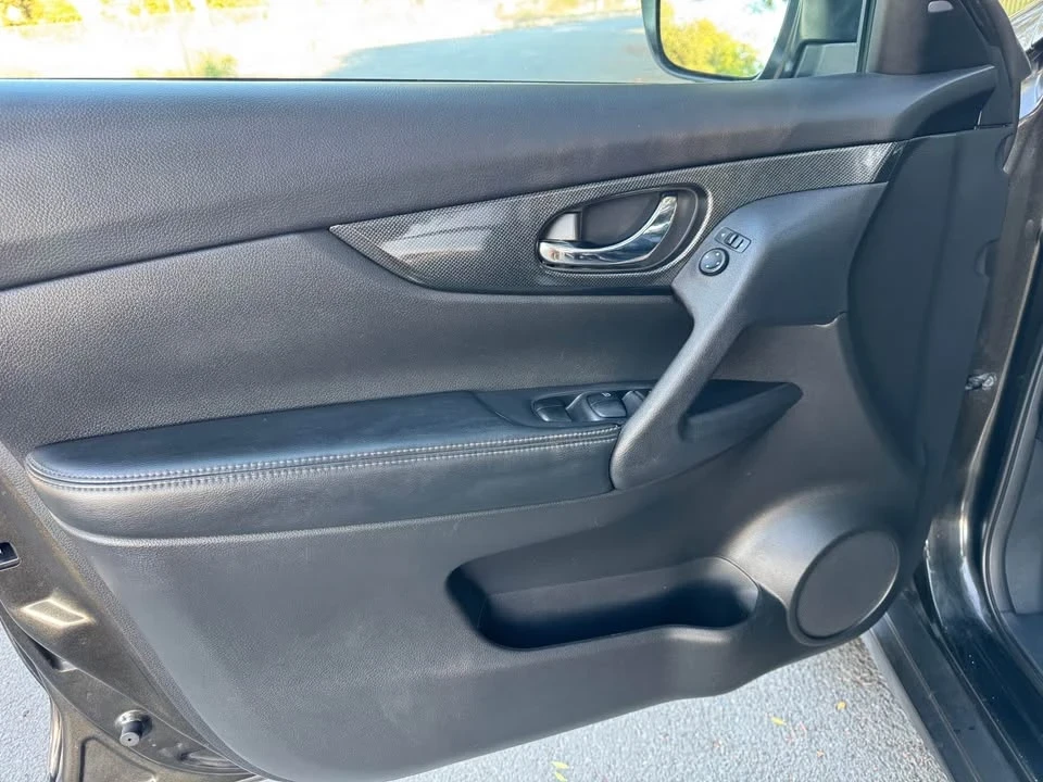 2015 Nissan Rogue - Image 13 of 15
