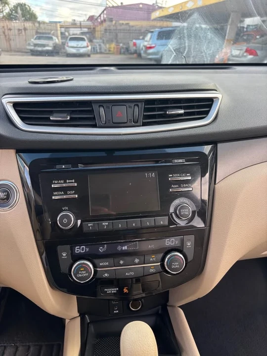 2015 Nissan Rogue - Image 15 of 20