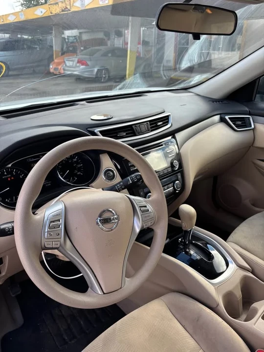 2015 Nissan Rogue - Image 2 of 20