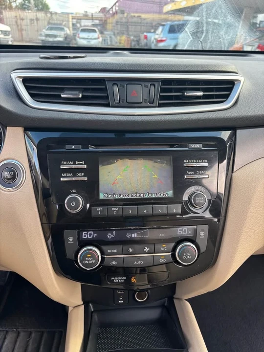 2015 Nissan Rogue - Image 17 of 20