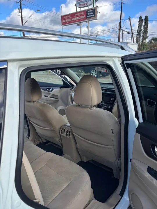 2015 Nissan Rogue - Image 11 of 20