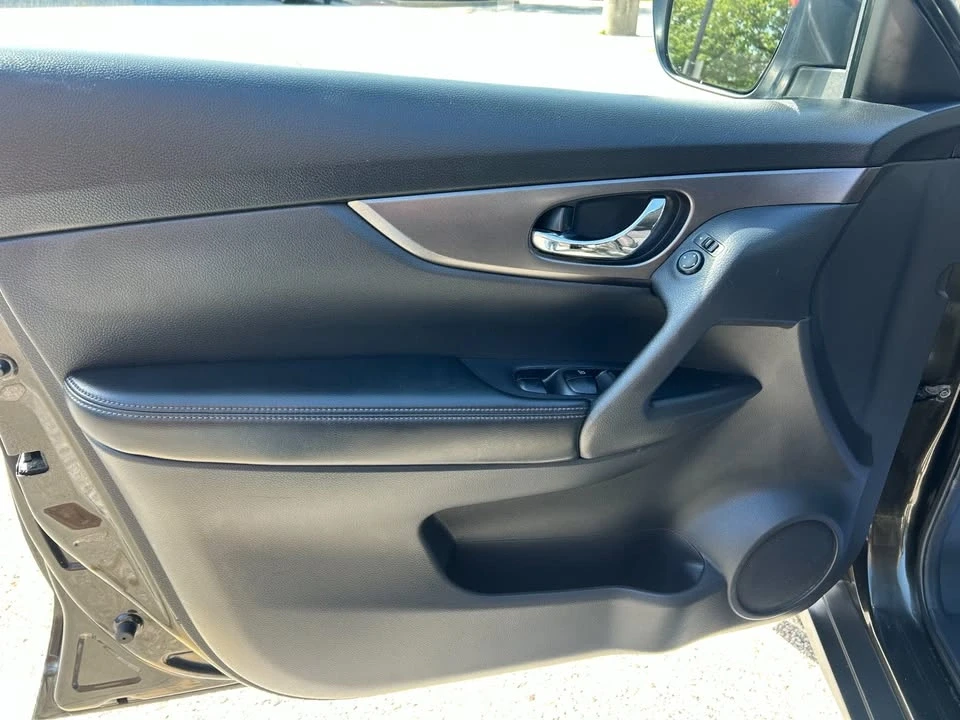 2015 Nissan Rogue - Image 10 of 18