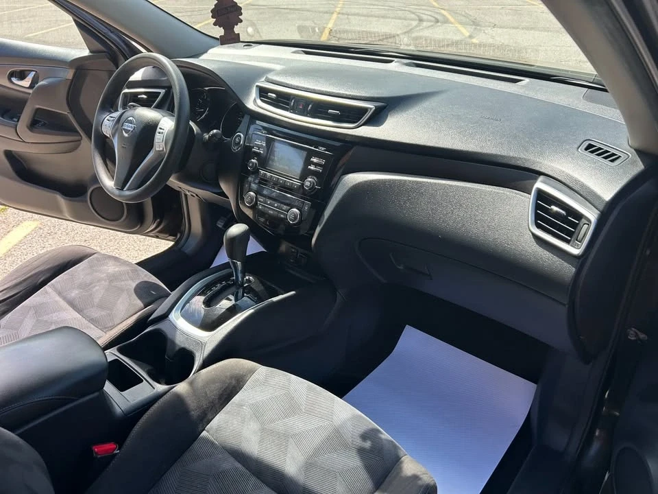 2015 Nissan Rogue - Image 13 of 18