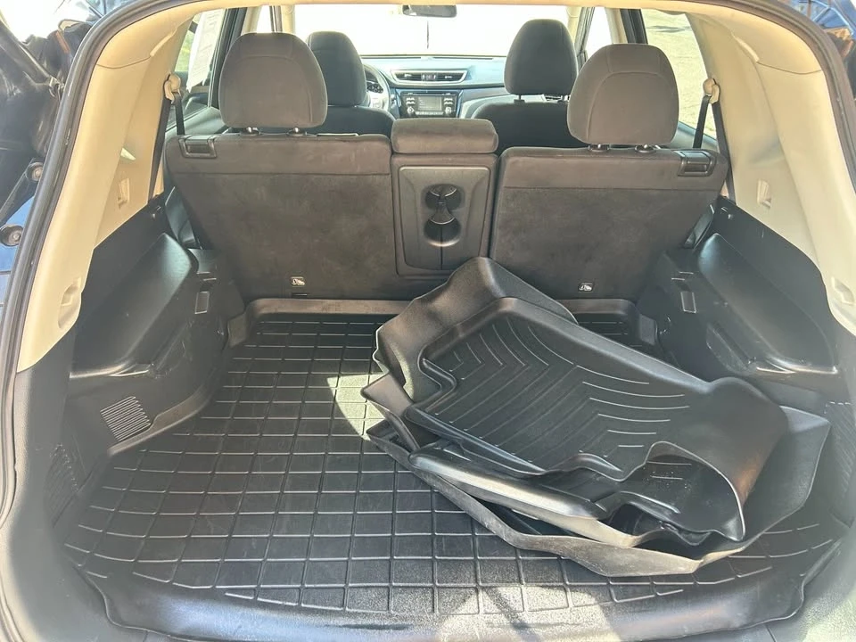 2015 Nissan Rogue - Image 11 of 18