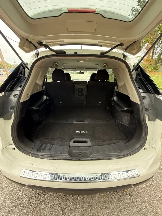 2015 Nissan Rogue - Image 9 of 11