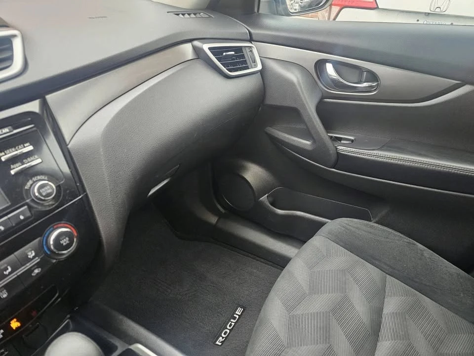 2015 Nissan Rogue - Image 16 of 20