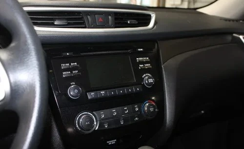 2015 Nissan Rogue - Image 9 of 11