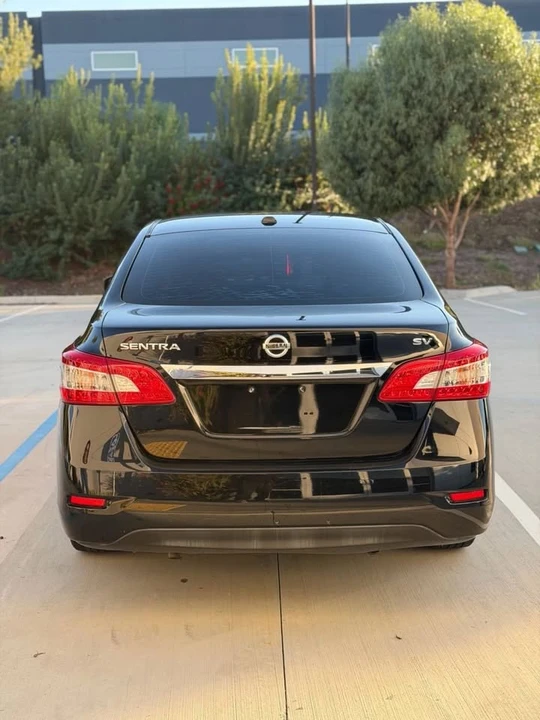 2015 Nissan Sentra 7th Gen - Image 5 of 15