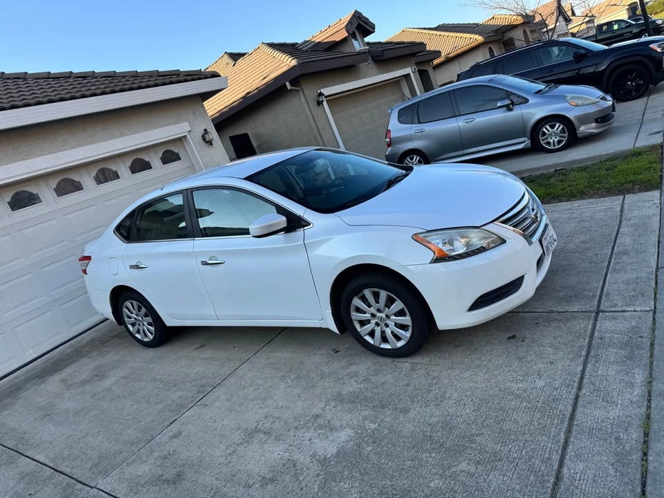 2015 Nissan Sentra 7th Gen - Image 4 of 9