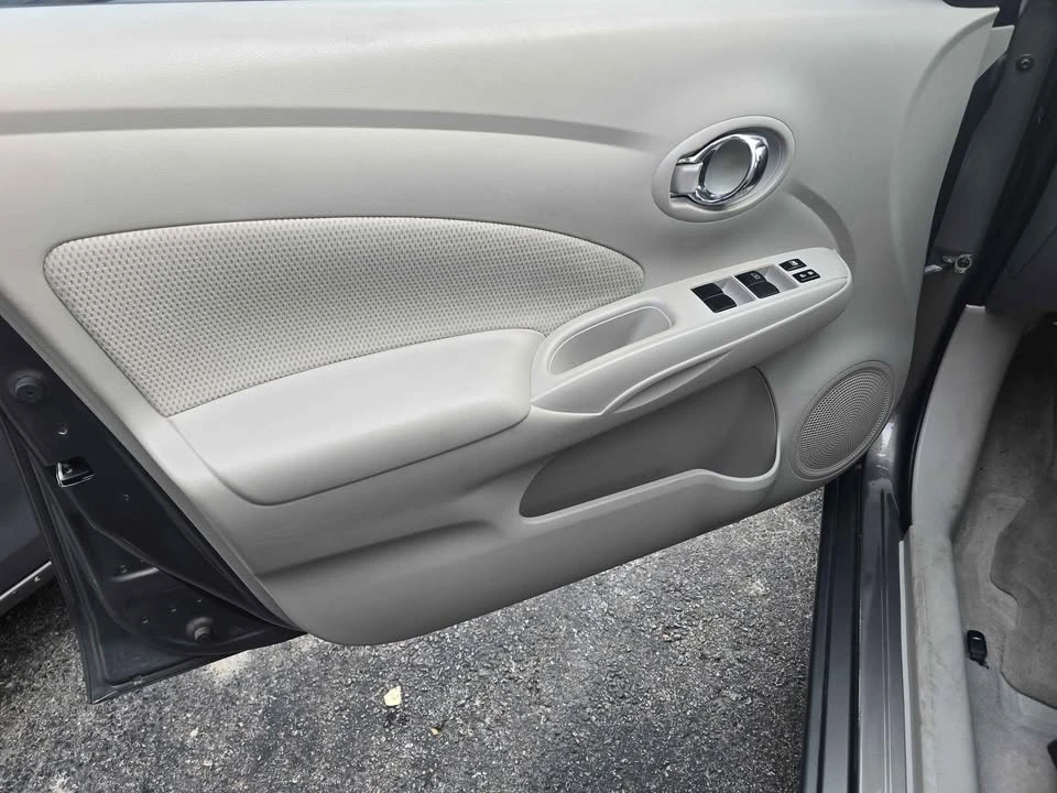 2015 Nissan Versa - Image 7 of 9