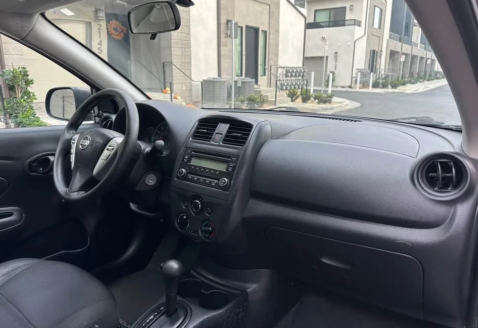 2015 Nissan Versa - Image 14 of 17