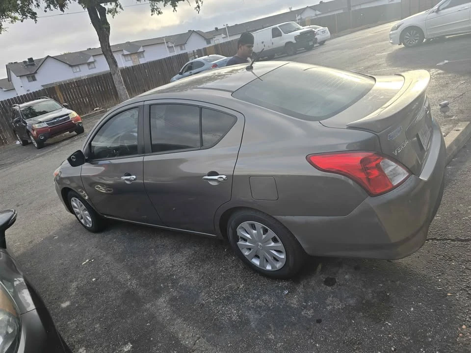 2015 Nissan Versa - Image 5 of 9
