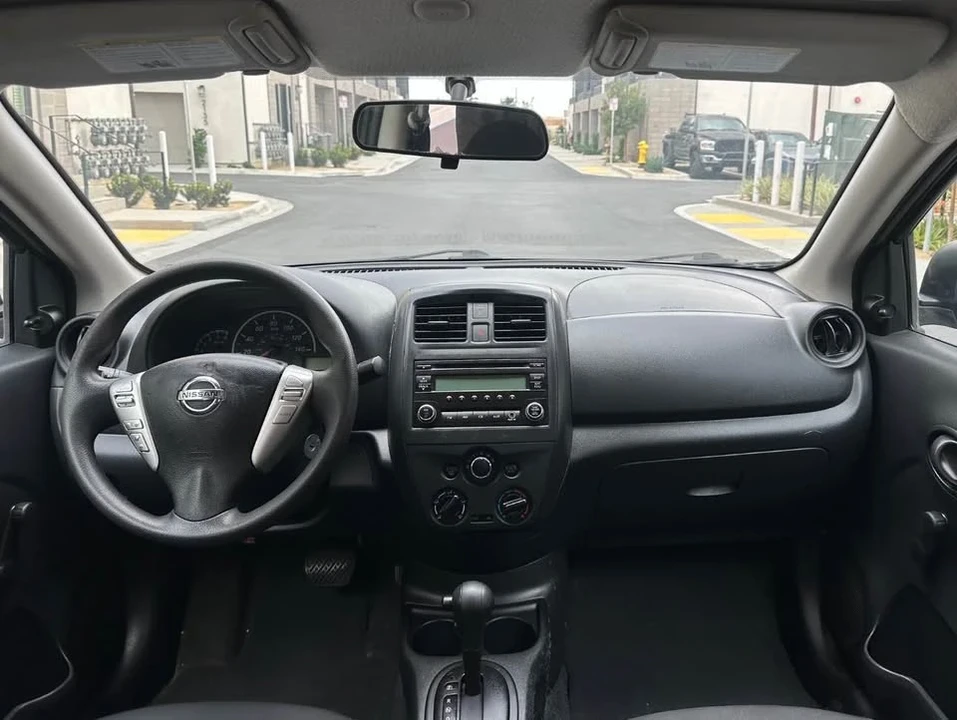 2015 Nissan Versa - Image 11 of 17