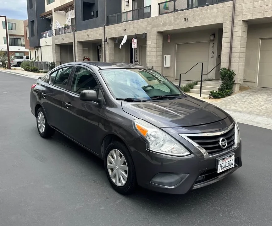 2015 Nissan Versa - Image 3 of 17