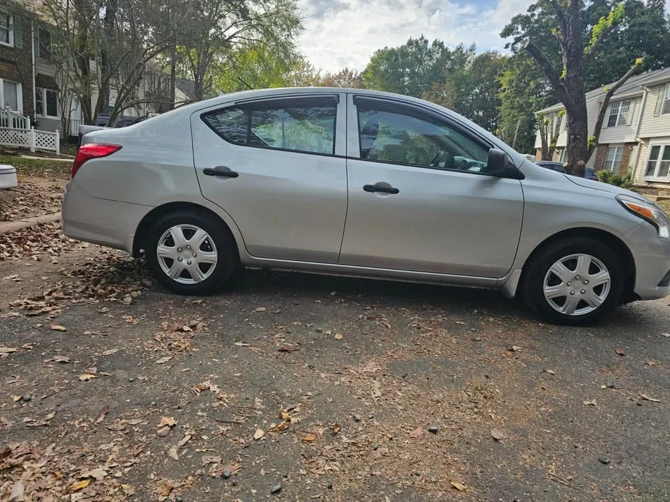 2015 Nissan Versa - Image 5 of 13