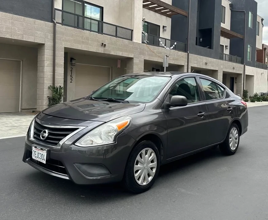 2015 Nissan Versa - Image 9 of 17