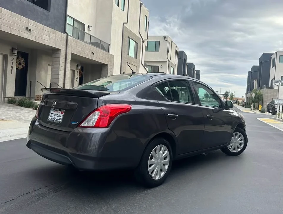 2015 Nissan Versa - Image 5 of 17